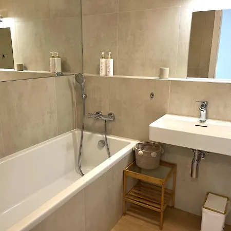 Luxury Aparment In Eurovea Tower Apartment *