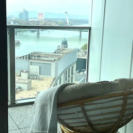 Luxury Aparment In Eurovea Tower Apartment *