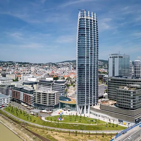 Luxury Aparment In Eurovea Tower Appartamento *