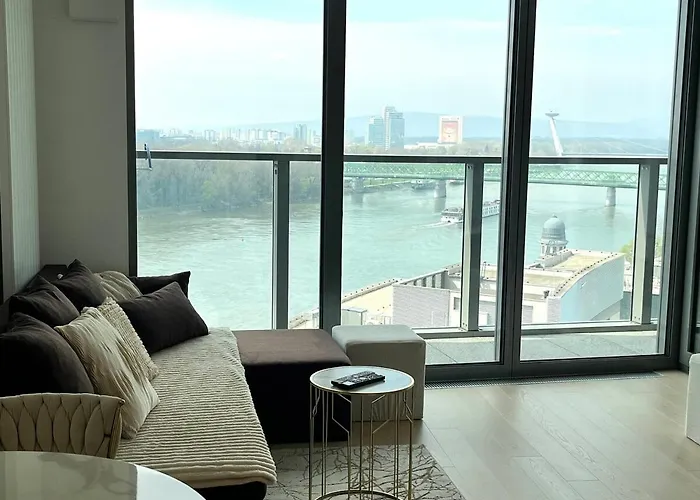 شقة Luxury Aparment In Eurovea Tower *