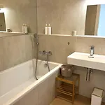 Luxury Aparment In Eurovea Tower Διαμέρισμα *