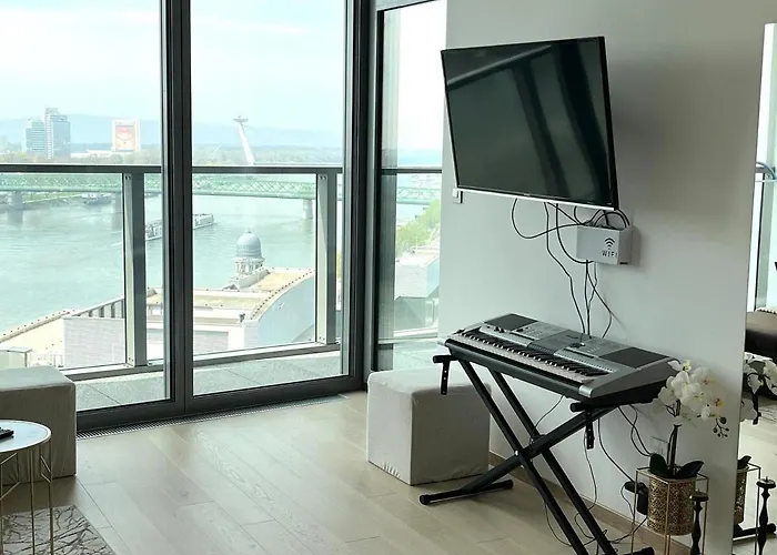 Luxury Aparment In Eurovea Tower Apartment